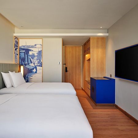 Hilton Garden Inn Bangkok Riverside Extérieur photo